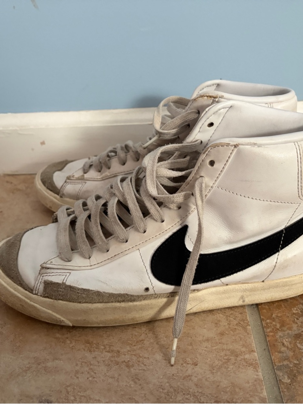 Nike blazer 77 White and Black High-Top Sneakers size 10